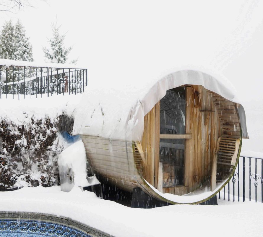 Ervaar traditionele sauna met een vierpersoons houtgestookte saunaruimte in een buitenvatontwerp en massief houten materiaal