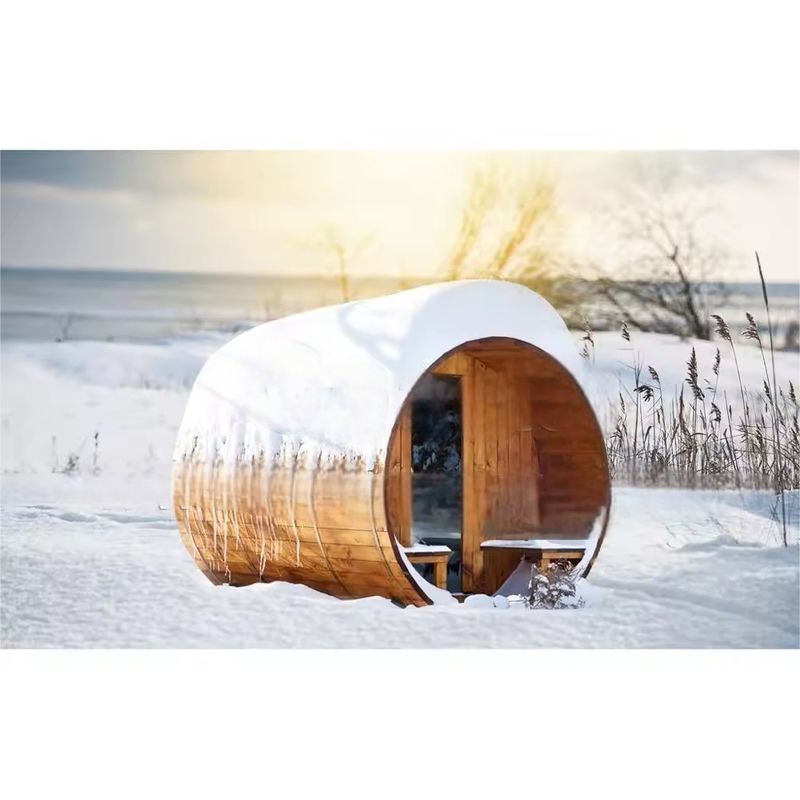Ervaar traditionele sauna met een vierpersoons houtgestookte saunaruimte in een buitenvatontwerp en massief houten materiaal