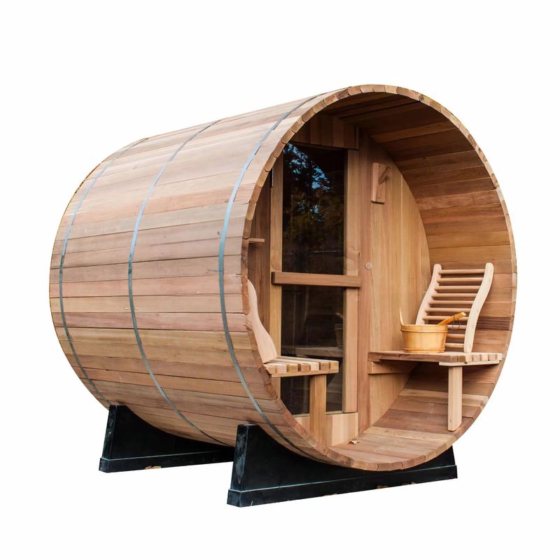 Ervaar traditionele sauna met een vierpersoons houtgestookte saunaruimte in een buitenvatontwerp en massief houten materiaal